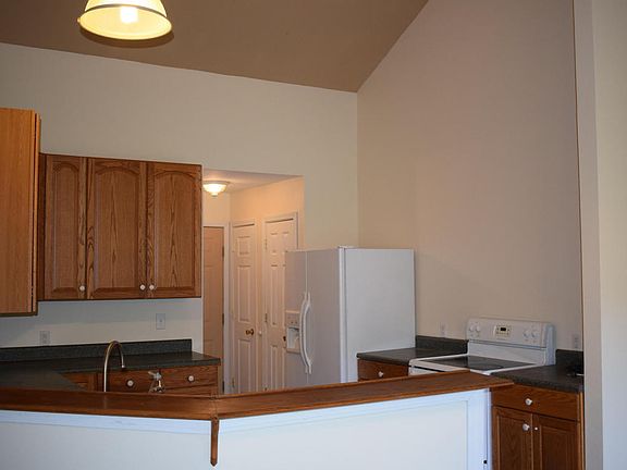4th image of 106 E Garner St