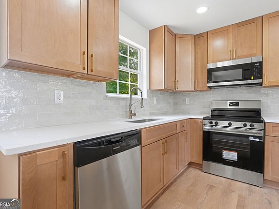 5th image of 2704 Field Spring Dr