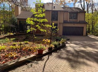 29W357 Oak Ln, West Chicago, IL