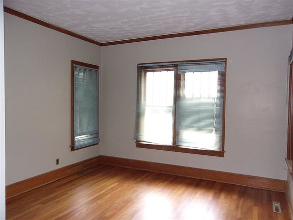5th image of 1120 E 12th Ave