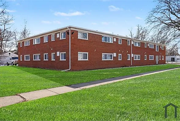 2 bed, 800 sqft, $1,100 — Photo 2