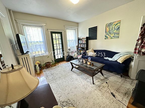 2nd image of 15 Egremont Rd APT 3