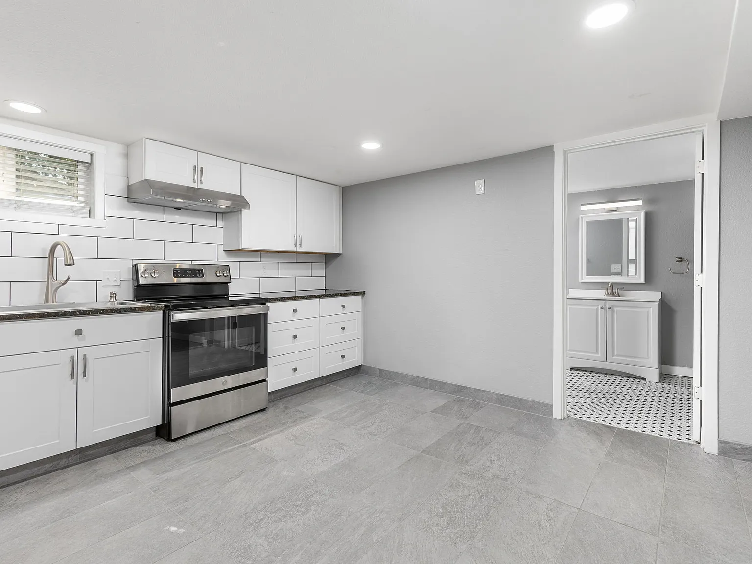 3 bed, 1258 sqft, $1,645 — Photo 2