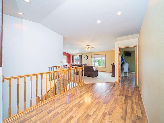 2nd image of 902 Lake St