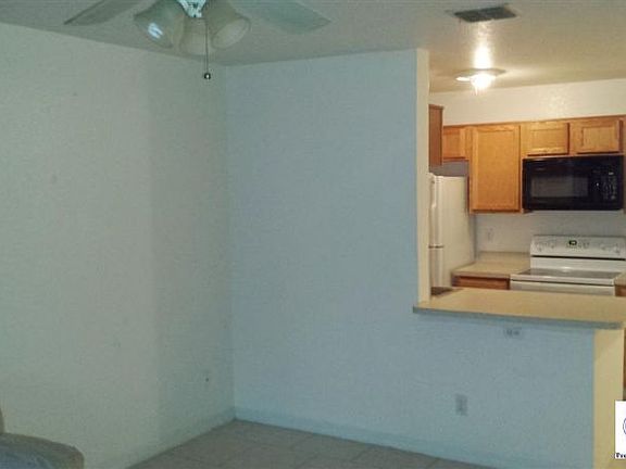 5th image of 220 Columbia Dr APT 28