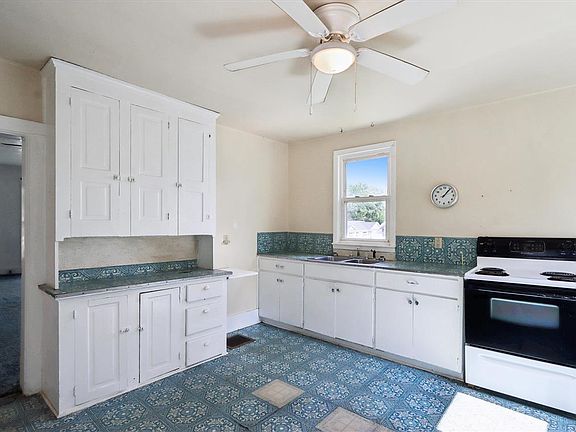 4th image of 605 Oak St