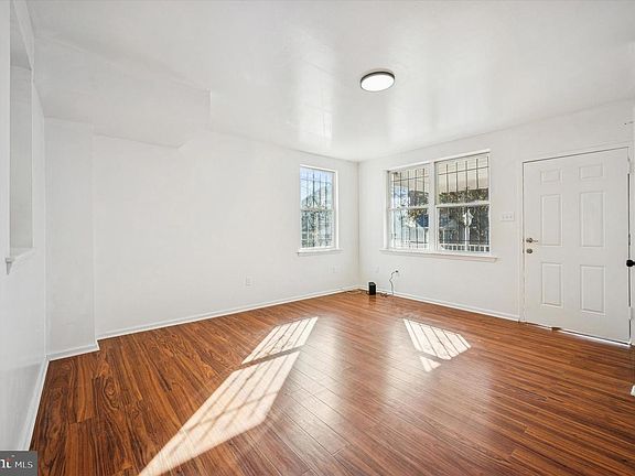 2nd image of 1817 Wilmot St