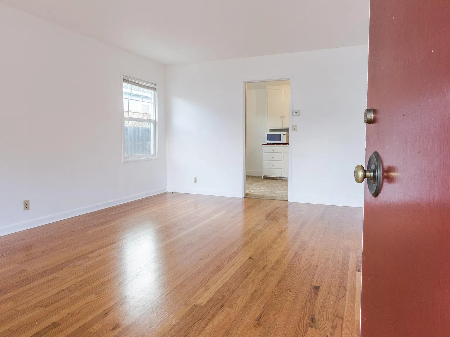 2 bed, 900 sqft, $3,425 — Photo 4
