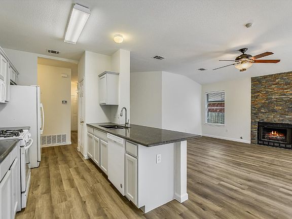 4th image of 1102 Brashear Ln