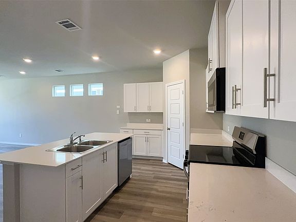 3rd image of 2948 Maple Orchard Ln