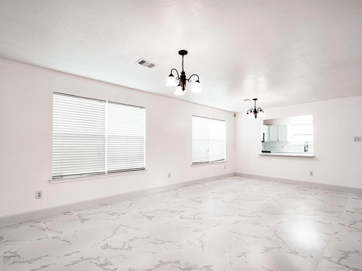 4 bed, 2.5 bath, 1860 sqft, $1,995 — Photo 3