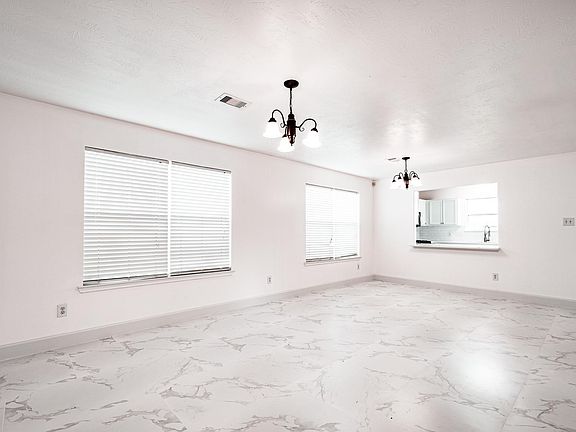 3rd image of 4435 Crossvine Ave