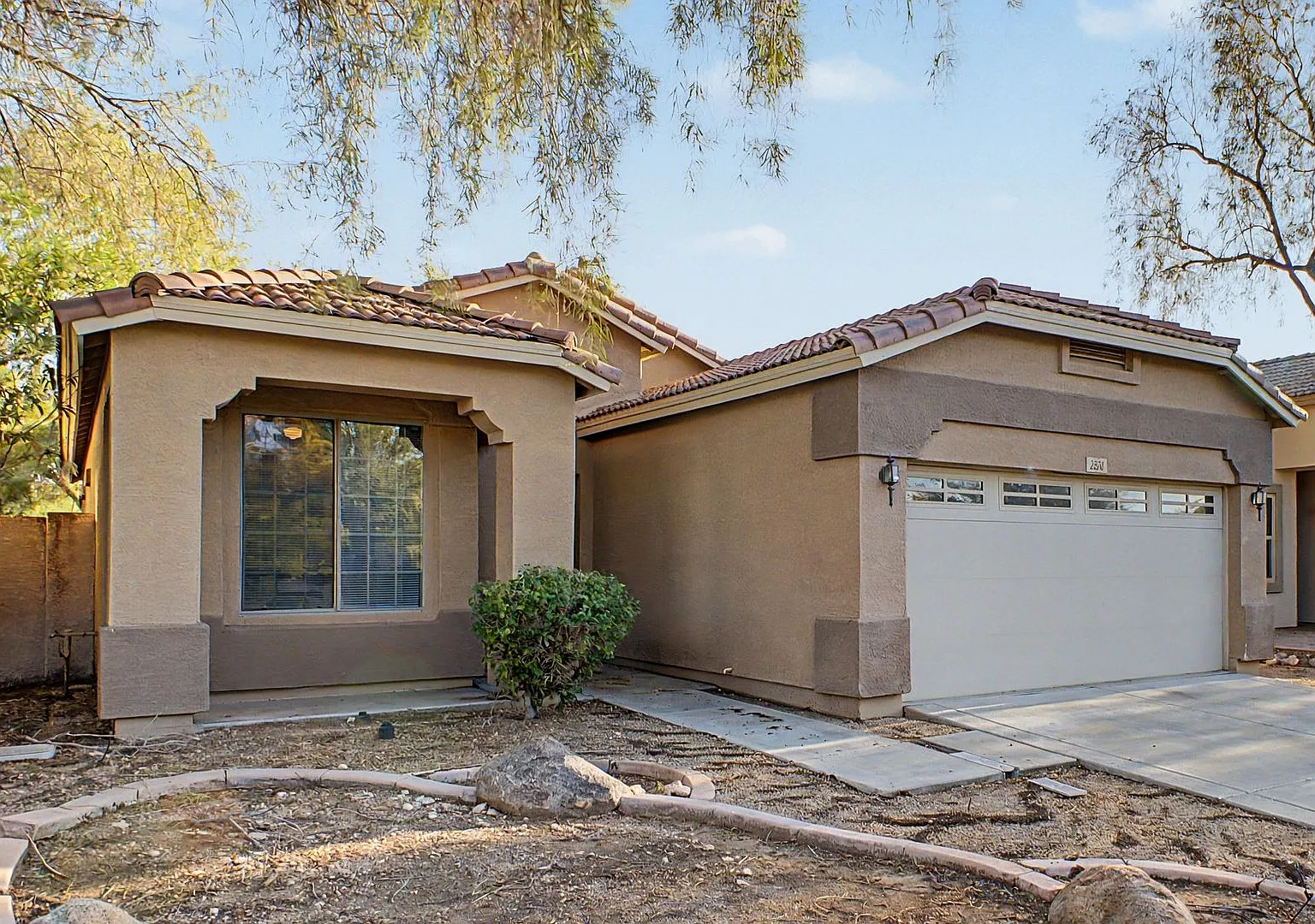 New Flooring 3 bedroom 2 bathroom in North Phoenix — Photo 2