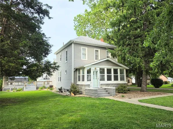 409 Grand St, Coffeen, IL 62017