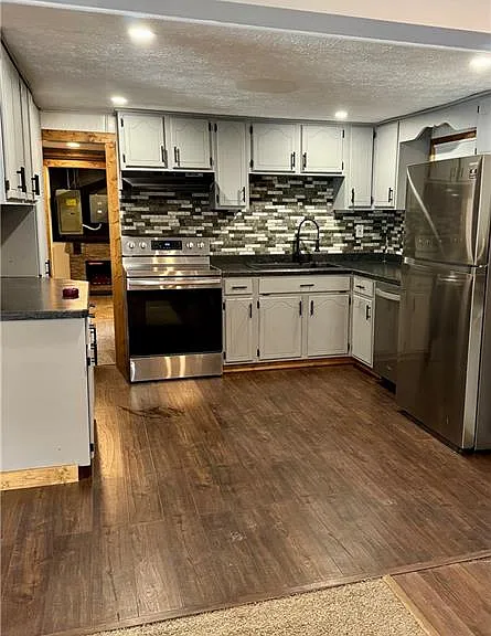 12755 Vincent Dr — Photo 19