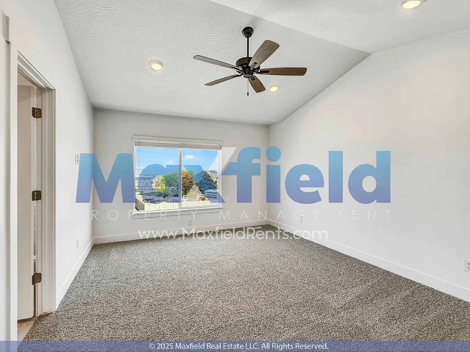 3 bed, 2.5 bath, 1546 sqft, $1,795 — Photo 2