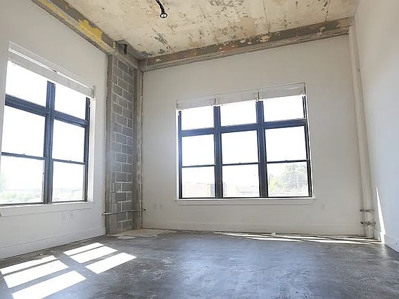 4th image of 2450 Roosevelt Ave APT 191