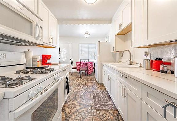 5th image of 15356 Merrill Ave #2