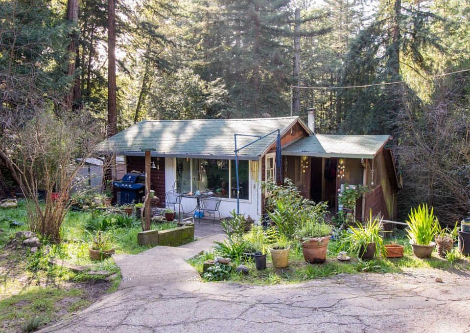 1st image of 223 Oakwood Dr