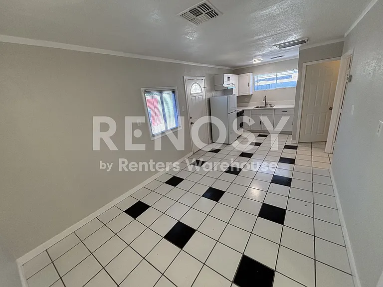 2818 W Heatherbrae Dr — Photo 36