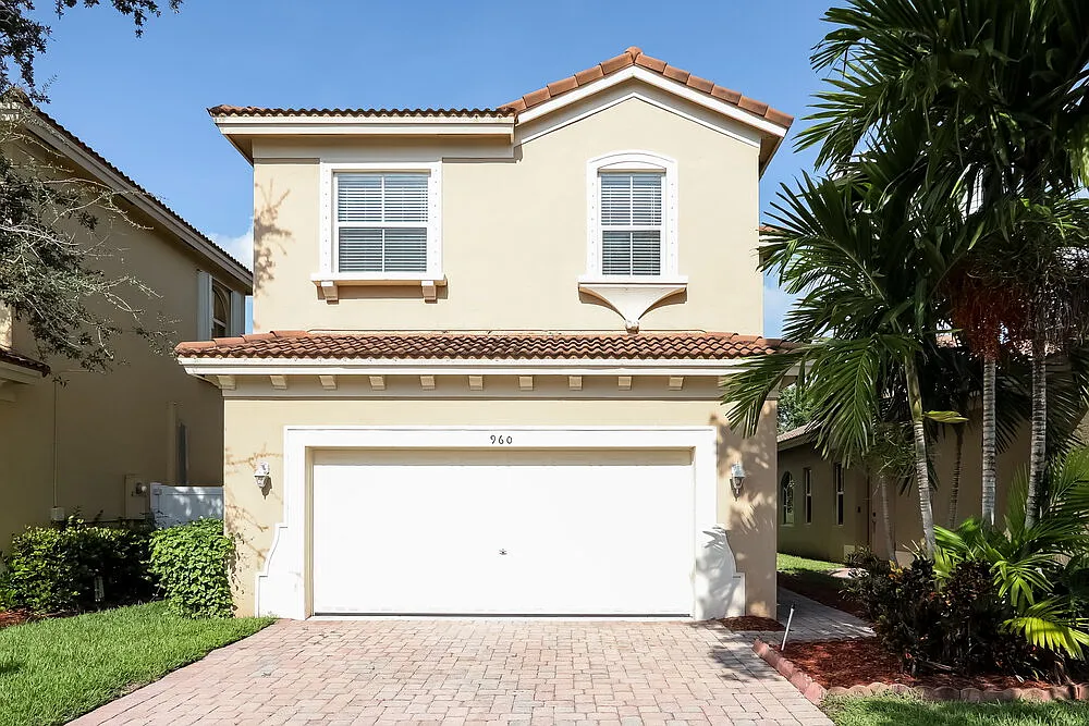 4 bed, 3.0 bath, 2186 sqft, $4,300 — Photo 1