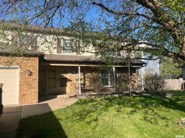 5833 Taylor St, Davenport, IA 52806