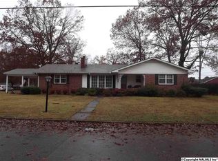 305 Woodland St NW, Hartselle, AL 35640