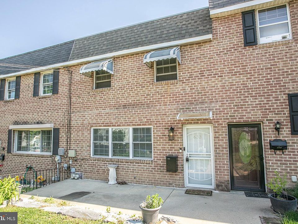 1st image of 633 E Elm St