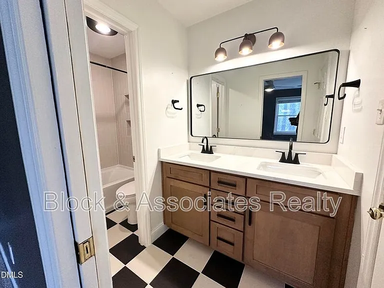 5649 Hamstead Xing — Photo 13
