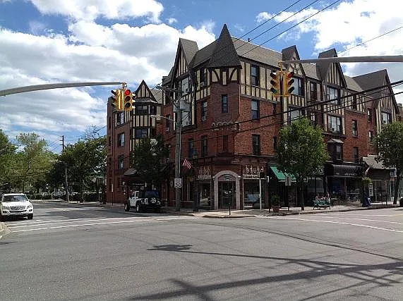 Fairfield Gables At Cedarhurst Village — Photo 1