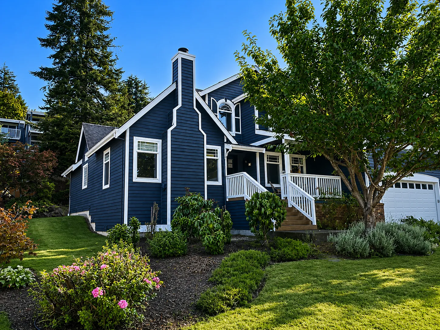 4 bed, 2.5 bath, 2573 sqft, $6,475 — Photo 2