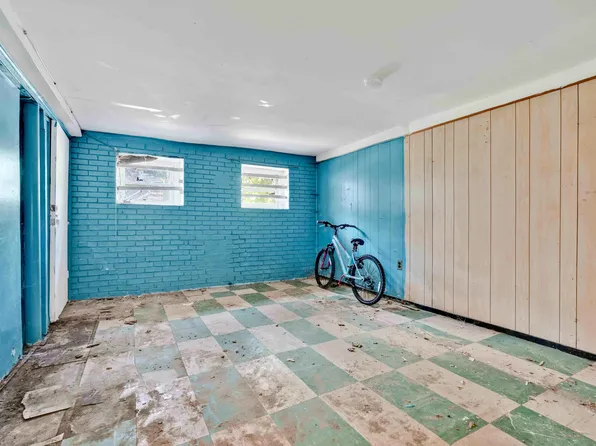 610 Ashford Street image 7 of 32