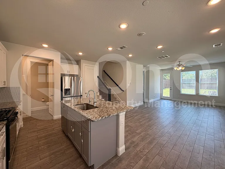 588 Hutchinson Ln — Photo 4