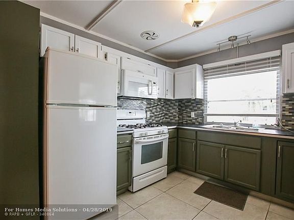 4th image of 8560 SW 21st Ct