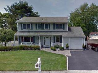 10 Gould Dr, Lake Grove, NY 11755