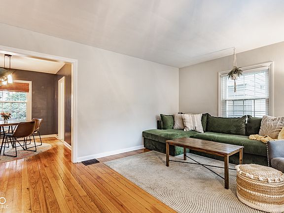 5th image of 5328 Rosslyn Ave