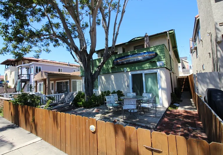 822 Island Ct — Photo 33