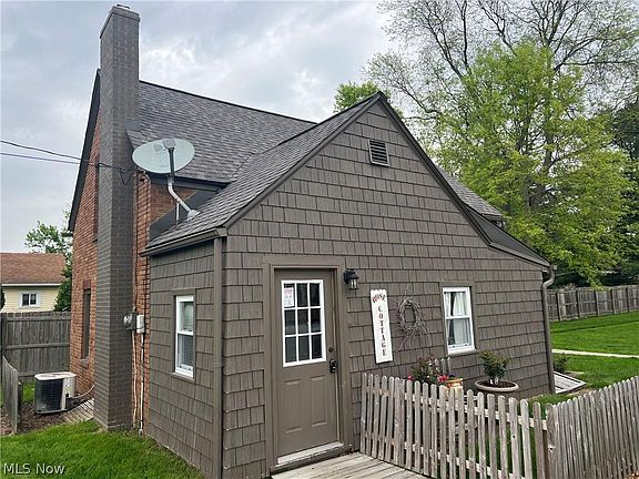 2nd image of 2330 Westhaven Dr SW