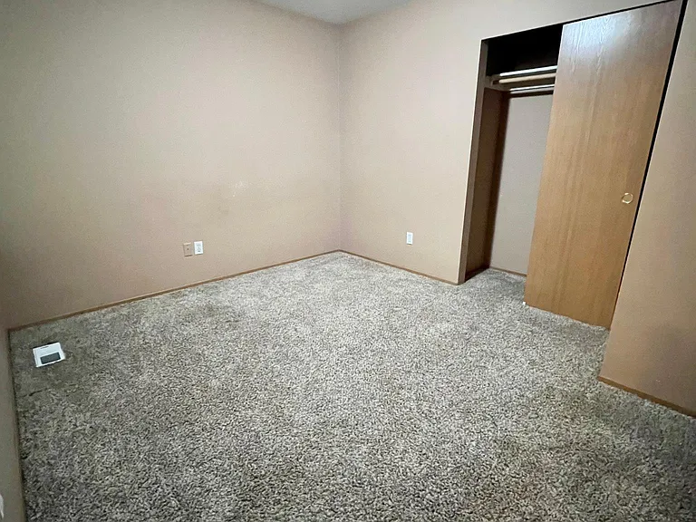 Guest bedroom 1