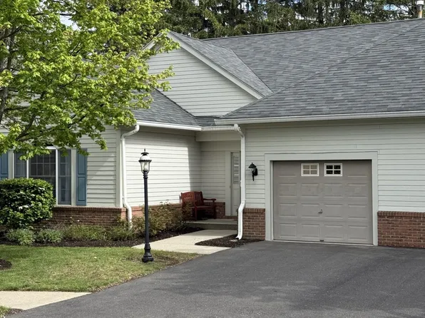 4 Empress Ct, Princeton, NJ 08540