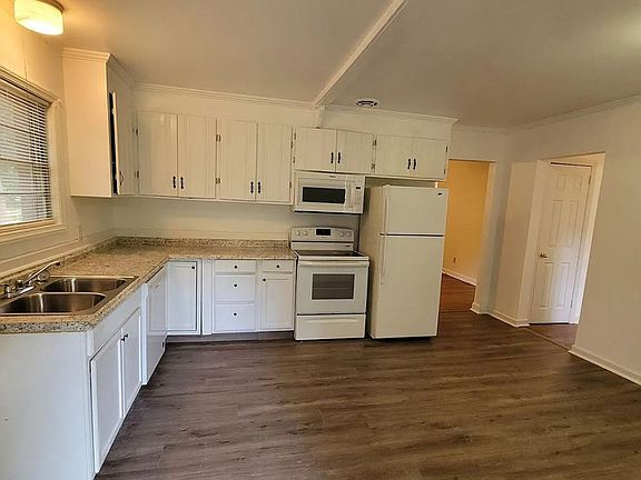 4th image of 271 Peachtree Cir