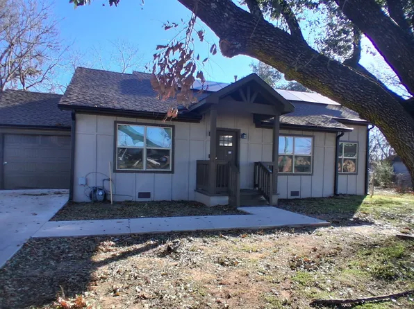 814 Chestnut St, Bonham, TX 75418
