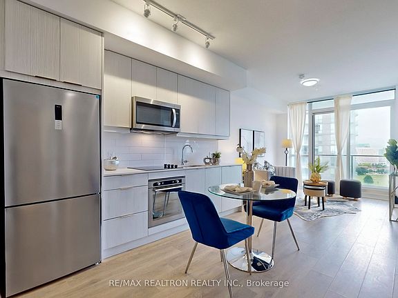 4th image of 36 Manor Rd E #1102