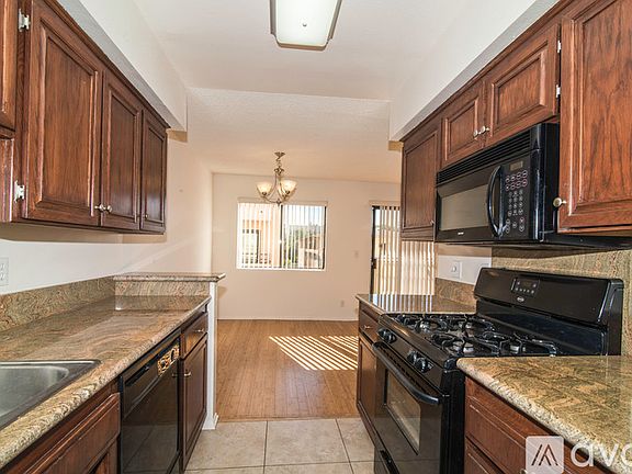 5th image of 1505 Barry Ave APT 107