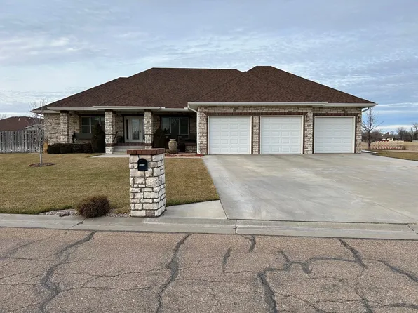 4310 Prairie Rose Dr, Great Bend, KS 67530