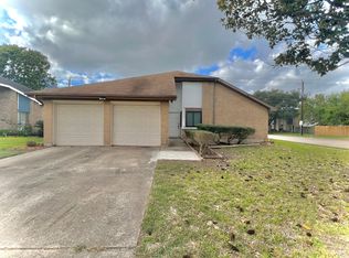 319 Richvale Ln, Webster, TX 77598