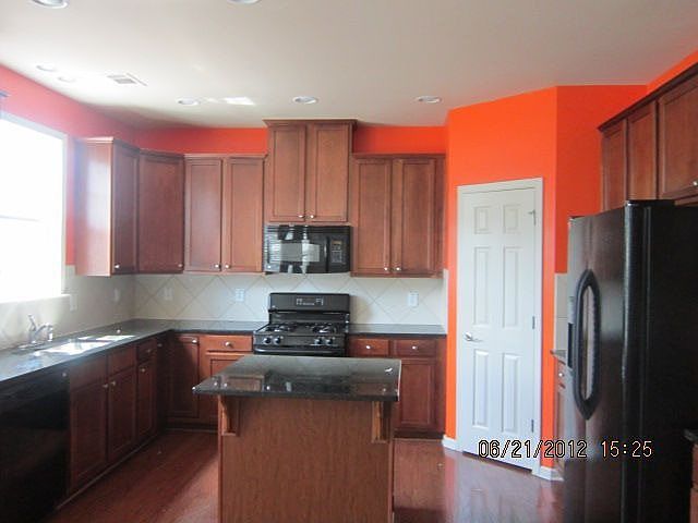 2nd image of 3865 Estates Path