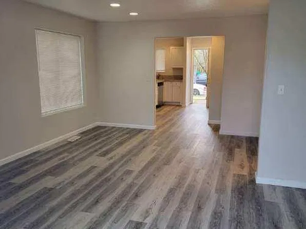 12539 SE Taggart St, Portland, OR 97236