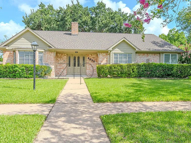9006 Weymouth Dr — Photo 3