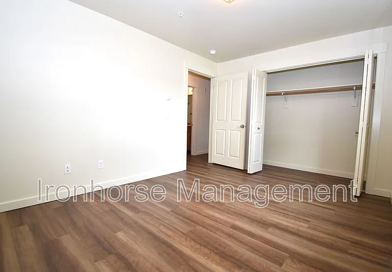 807 W Villard St #13 — Photo 10